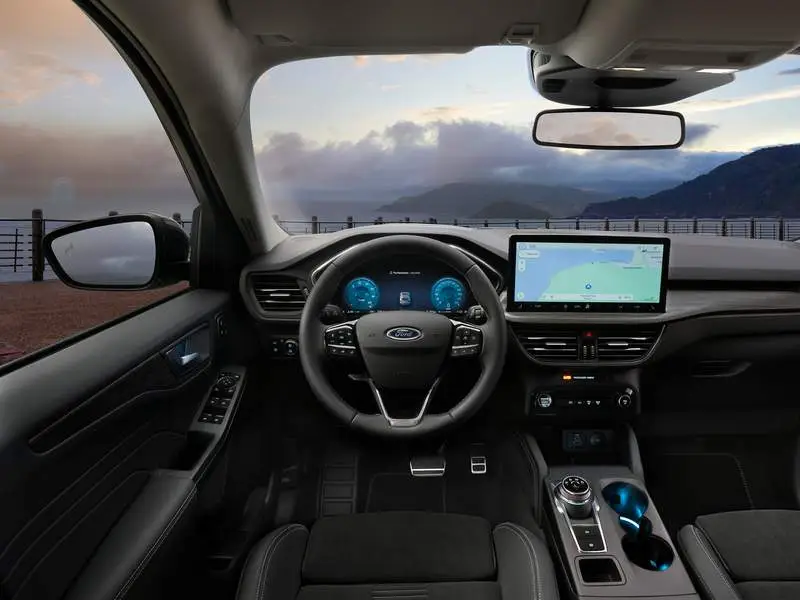Noleggio lungo termine Ford Kuga